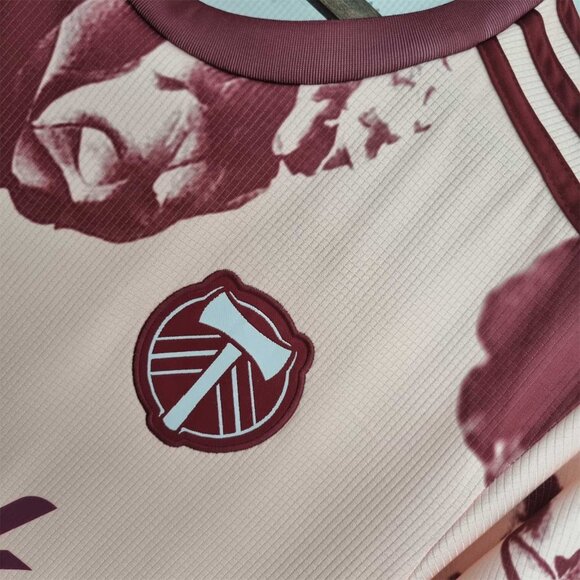 Portland Timbers rose edition jersey, large - Picture 7 of 8
